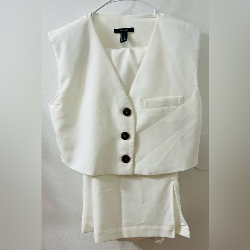 White Cropped Button Vest with Welt Pocket and lined Pants Set